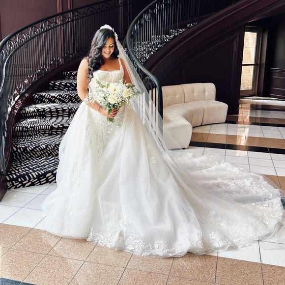 Meet your Posher, Megan - Picture 2 of 16